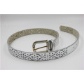 Quilsliver creuse une ceinture brillante en cuir